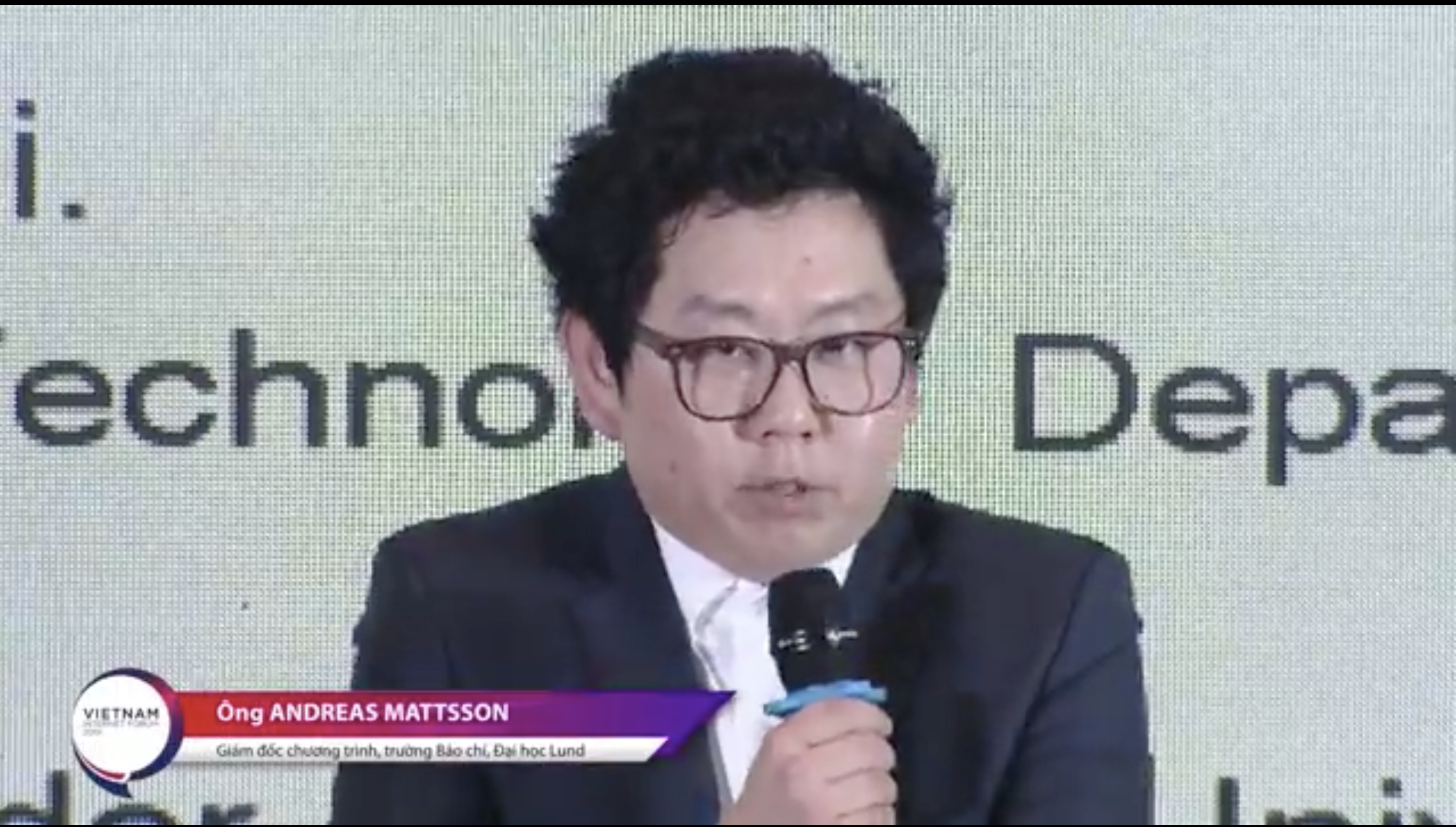 Panel talk: Digital for Good @ Vietnam Internet Forum 2019